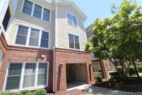 933 PORTSTEWART DR, CARY, NC 27519 - Image a9bf00f84016f89387a4b84c4e87f7c6/4187477433