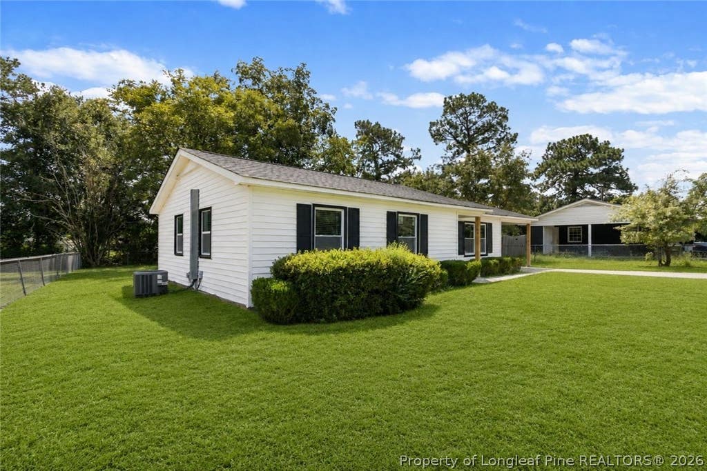 Photo of 1719 Merry Oaks Drive, Fayetteville, NC 28304 (MLS # 767901)