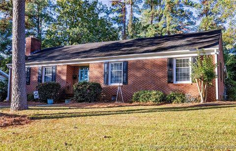 Photo of 2527 Huntington Road, Fayetteville, NC 28303 (MLS # 752150)