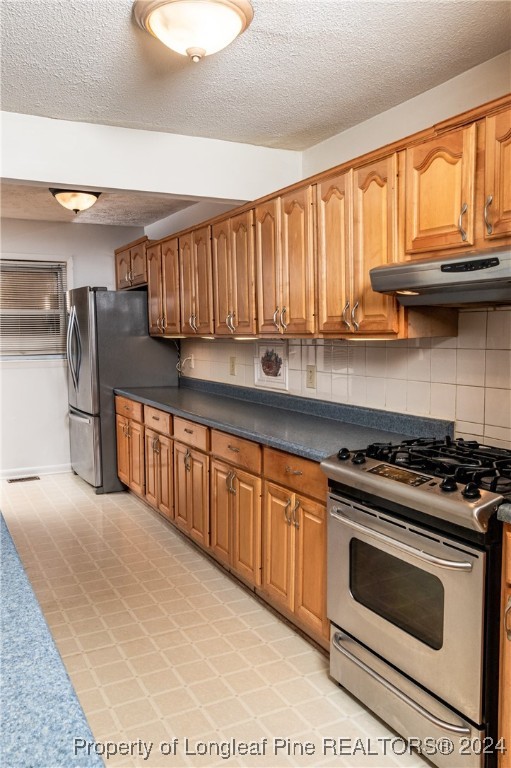 Fayetteville, North Carolina 28303, United States, 3 Bedrooms Bedrooms, ,2 BathroomsBathrooms,Residential,Pending,33830