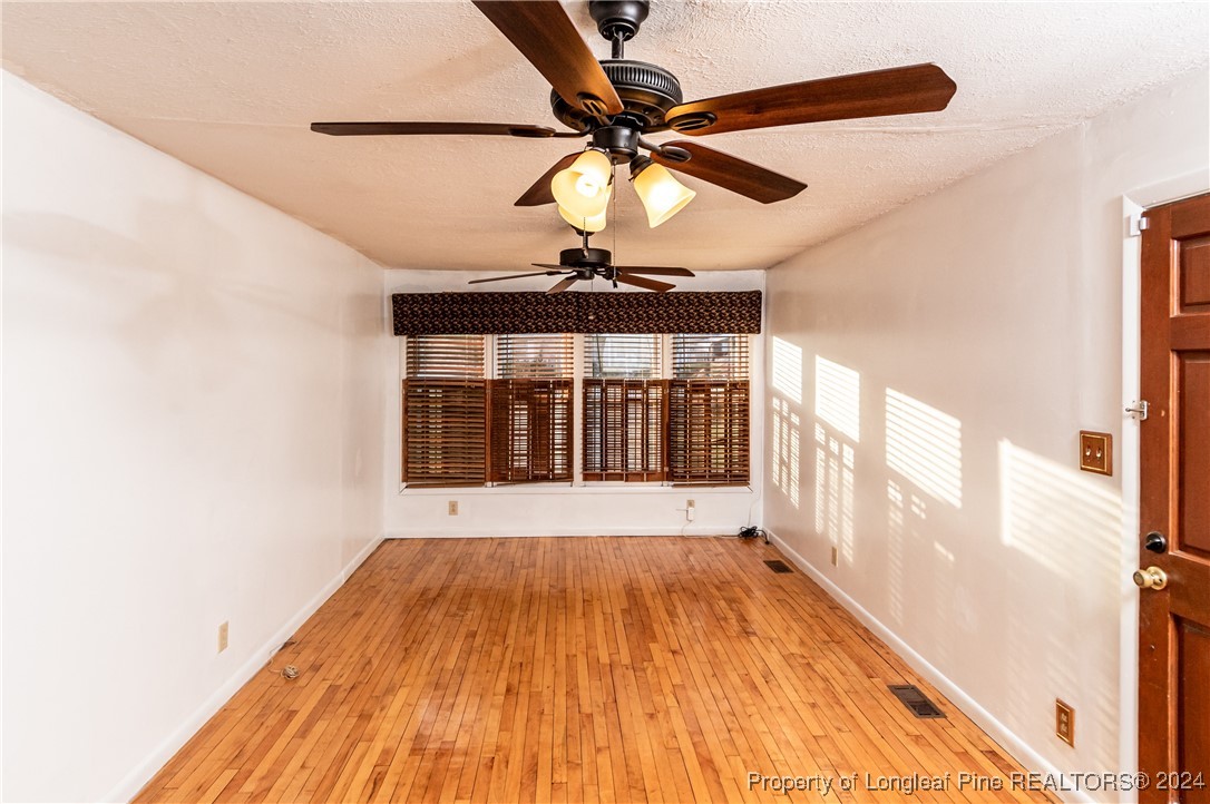 Fayetteville, North Carolina 28303, United States, 3 Bedrooms Bedrooms, ,2 BathroomsBathrooms,Residential,Pending,33830