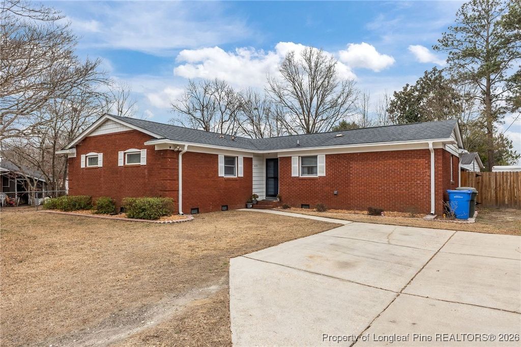 Photo of 423 Morningside Drive, Fayetteville, NC 28311 (MLS # 755517)