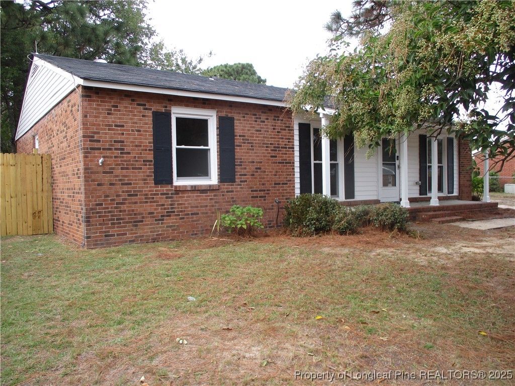 Photo of 926 Fiske Dr Drive, Fayetteville, NC 28311 (MLS # 751765)