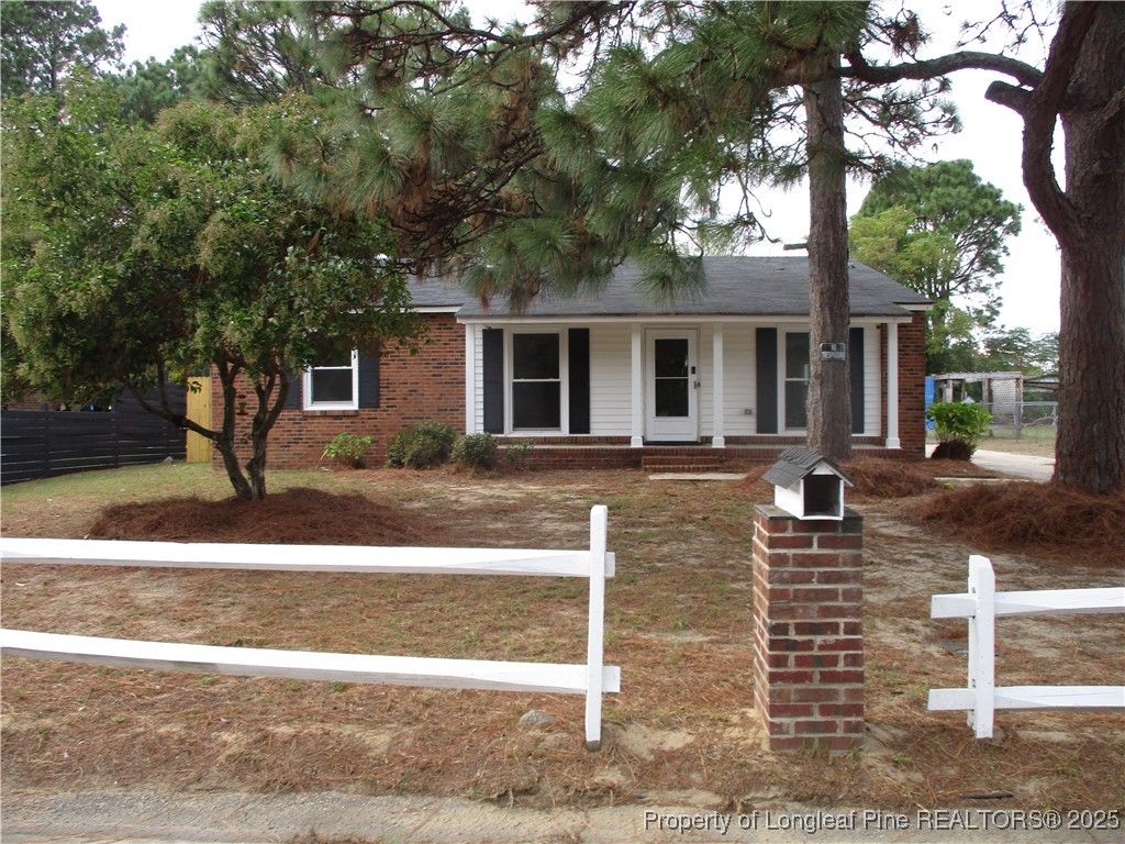 Photo of 926 Fiske Dr Drive, Fayetteville, NC 28311 (MLS # 751765)