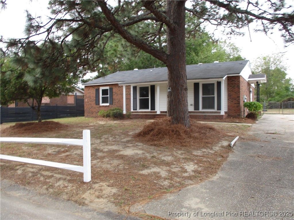 Photo of 926 Fiske Dr Drive, Fayetteville, NC 28311 (MLS # 751765)
