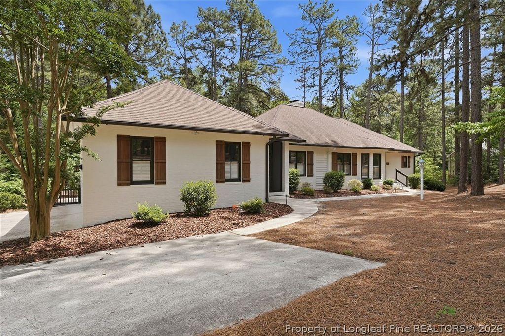 Photo of 435 Tall Timbers Drive, Pinehurst, NC 28374 (MLS # 762164)