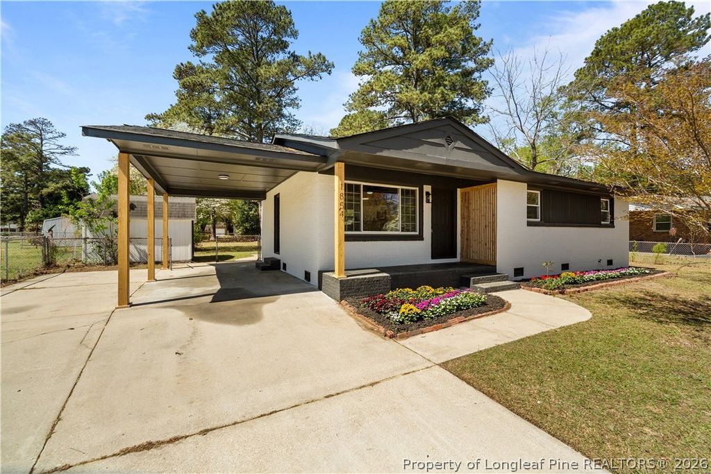 Photo of 1854 Camelot Drive, Fayetteville, NC 28304 (MLS # 759830)