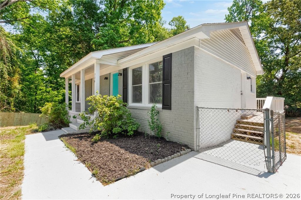Photo of 724 Skycliff Court, Fayetteville, NC 28311 (MLS # 761808)