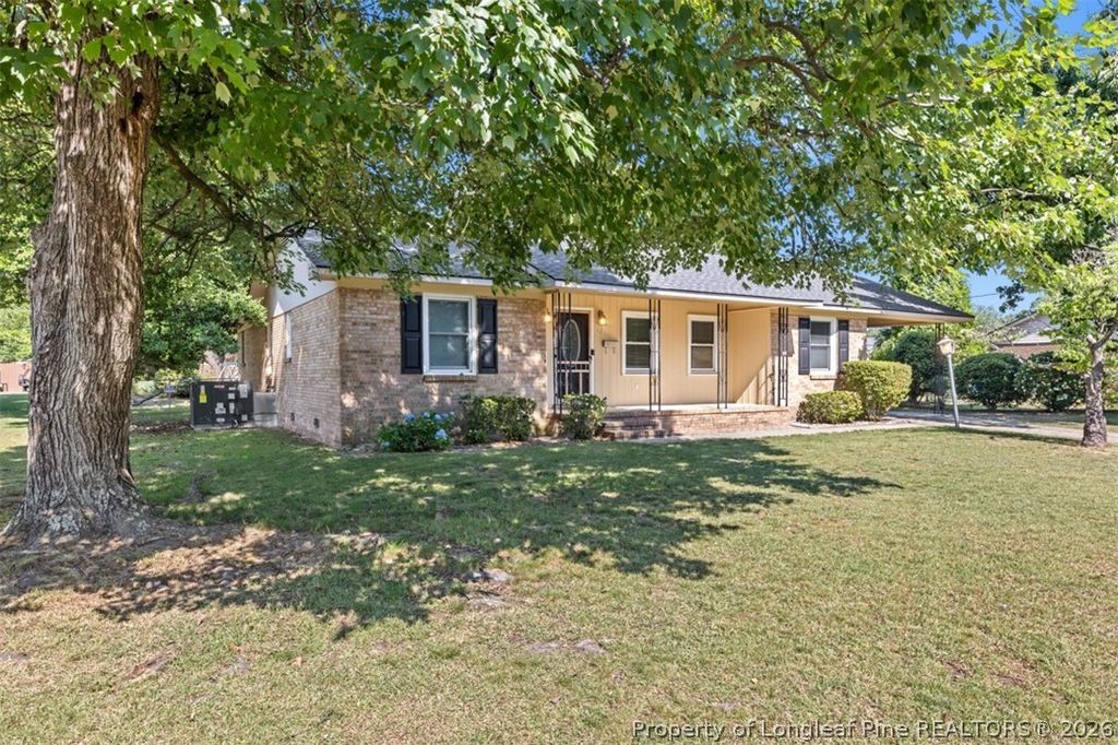 Photo of 1208 Wentworth Place, Fayetteville, NC 28304 (MLS # 762933)