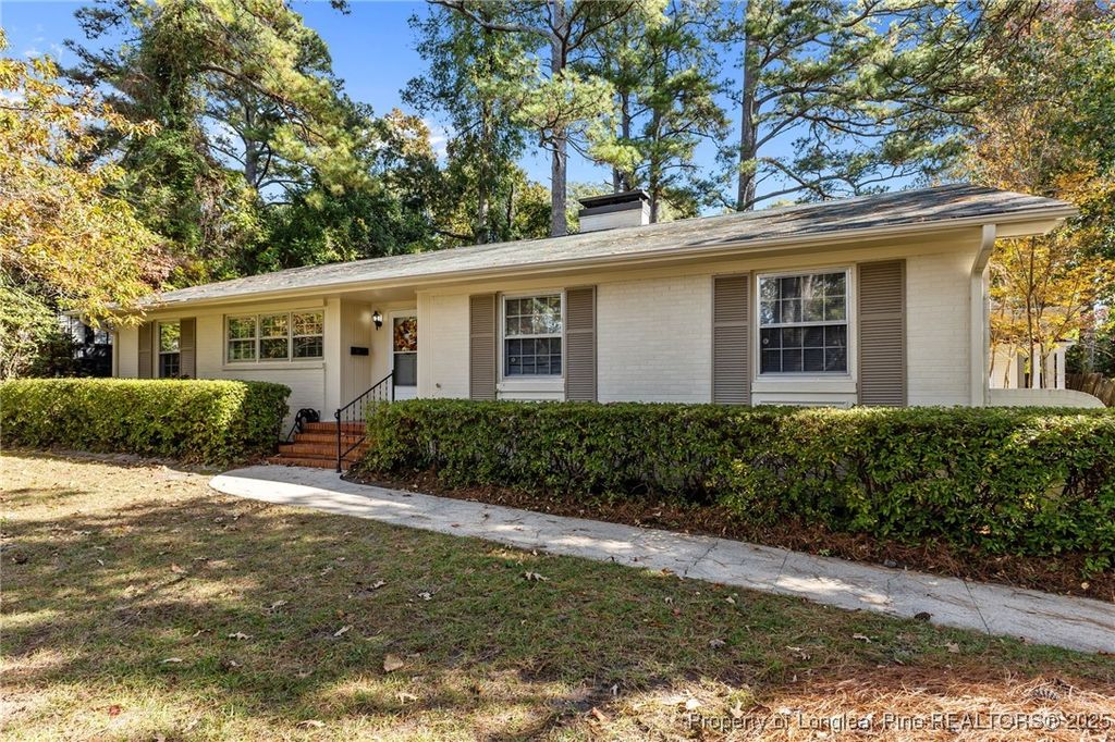 Photo of 543 Vista Drive, Fayetteville, NC 28305 (MLS # 753346)