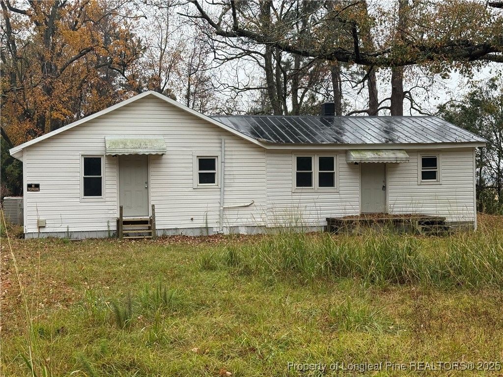 Photo of 1055 Old Fayetteville Road, Salemburg, NC 11530 (MLS # 753718)