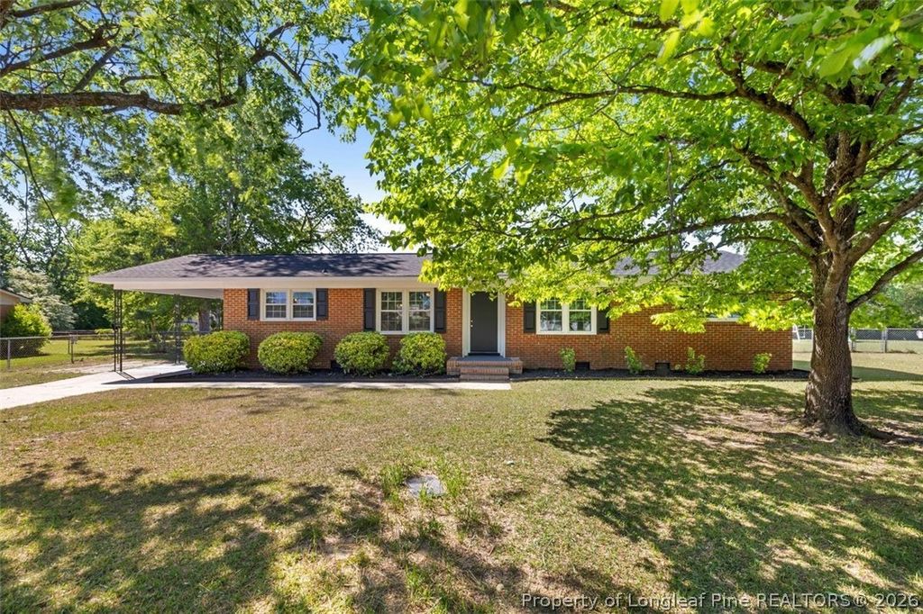 Photo of 1433 Larkhall Drive, Fayetteville, NC 28304 (MLS # 761647)