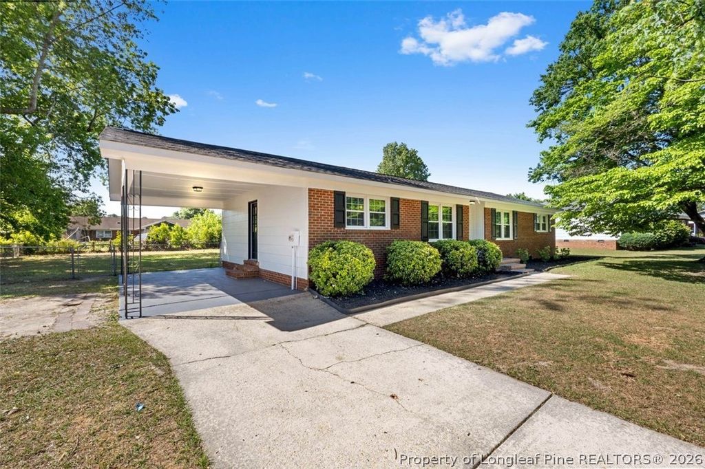 Photo of 1433 Larkhall Drive, Fayetteville, NC 28304 (MLS # 761647)