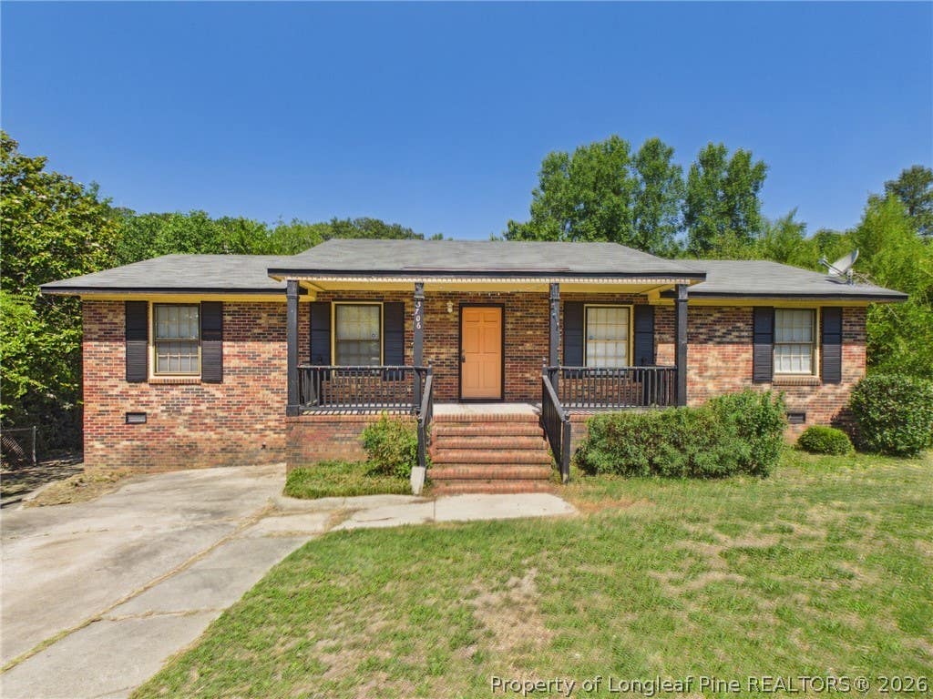 Photo of 5706 Selkirk Place, Fayetteville, NC 28304 (MLS # 763883)