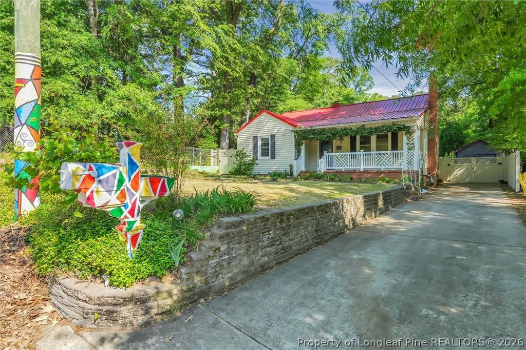 Photo of 910 Clarendon Street, Fayetteville, NC 28305 (MLS # 758914)