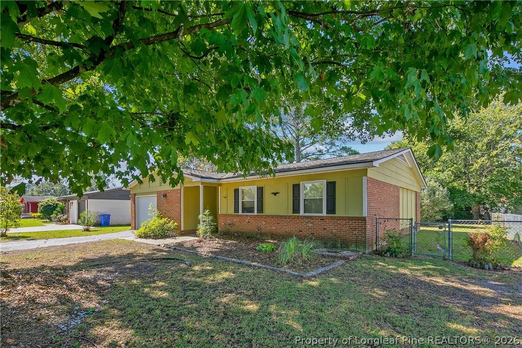 Photo of 2226 Kingsberry Lane, Fayetteville, NC 28304 (MLS # 770816)
