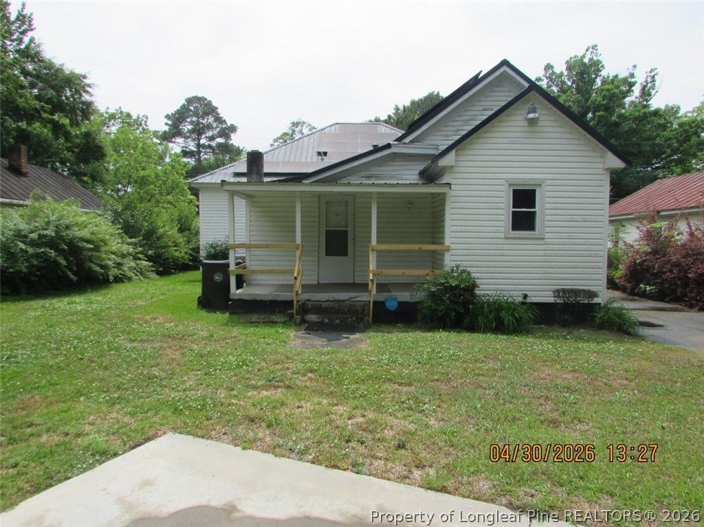 Photo of 215 E Maple Street, Mount Olive, NC 28365 (MLS # 761921)