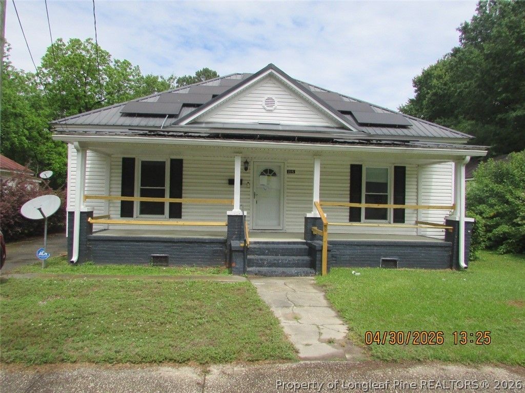 Photo of 215 E Maple Street, Mount Olive, NC 28365 (MLS # 761921)