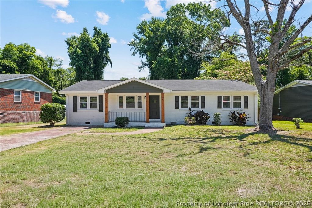 Photo of 941 Louise Circle, Fayetteville, NC 28314 (MLS # 763694)