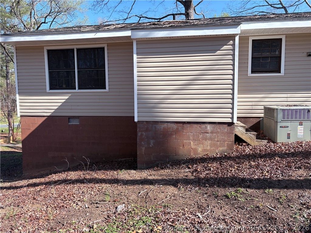 Photo of 2009 WOODCREST Drive, Sanford, NC 27330 (MLS # 759813)