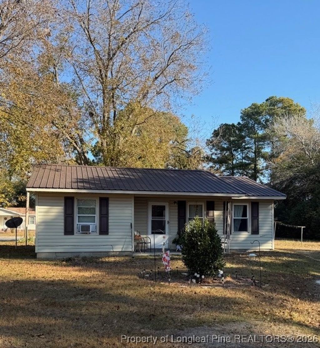 Photo of 400 Tuskeegee Drive, Laurinburg, NC 28352 (MLS # 756316)