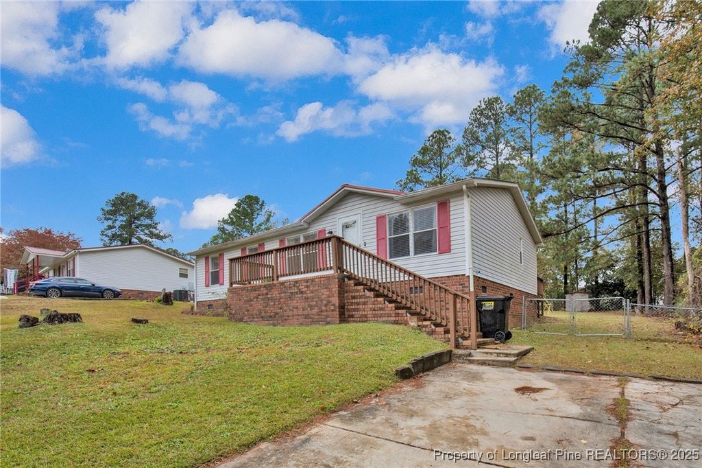Photo of 700 Mackay Court, Raeford, NC 28376 (MLS # 752879)
