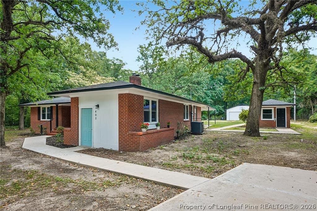 Photo of 402 Poplar Hill Road, Fayetteville, NC 28312 (MLS # 763908)