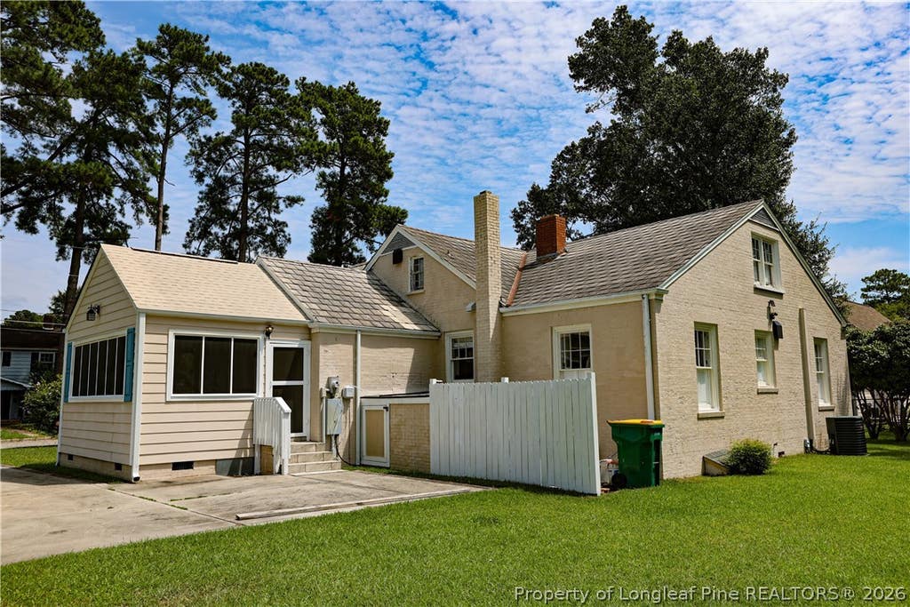 Photo of 207 W 18th Street, Lumberton, NC 28358 (MLS # 767645)