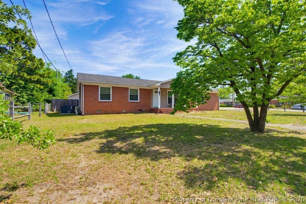 Photo of 3238 Glenmore Drive, Hope Mills, NC 28348 (MLS # 760730)