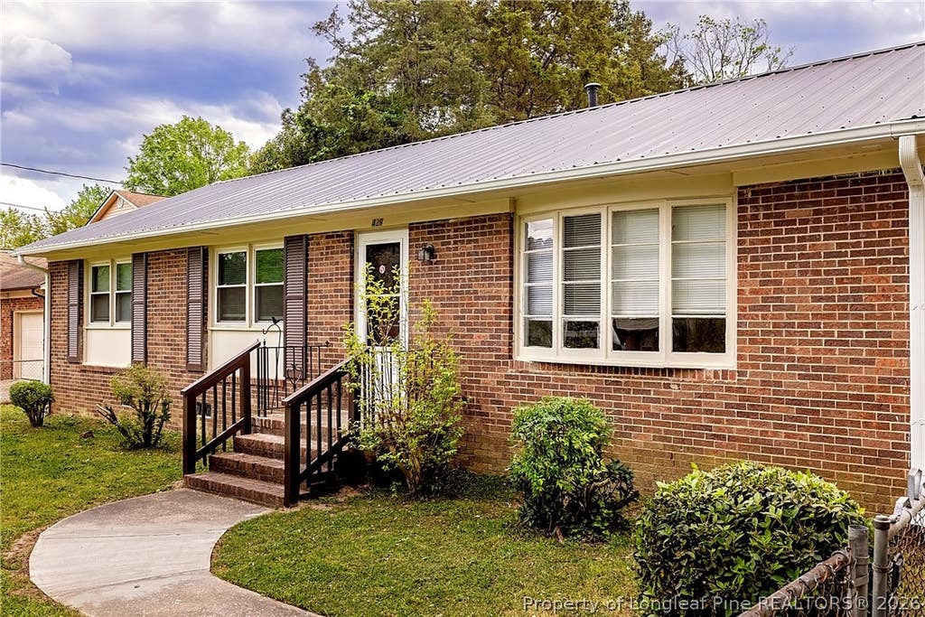 Photo of 429 Morningside Drive, Fayetteville, NC 28311 (MLS # 767367)