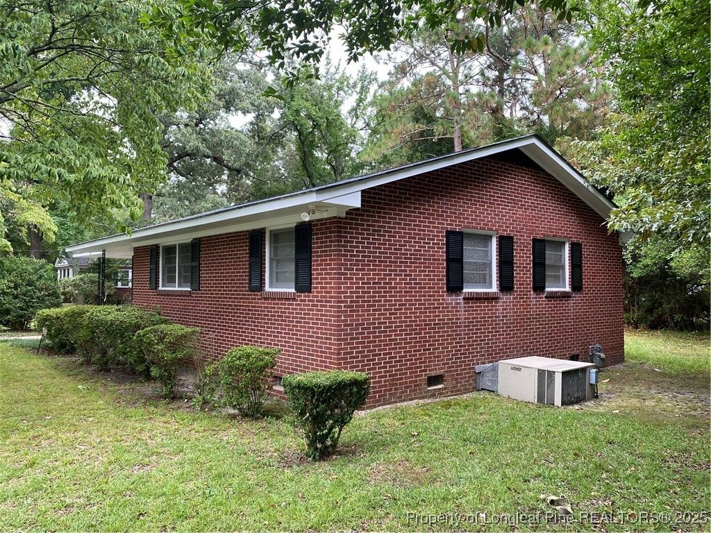 Photo of 304 Courtland Street, Maxton, NC 28364 (MLS # 752464)