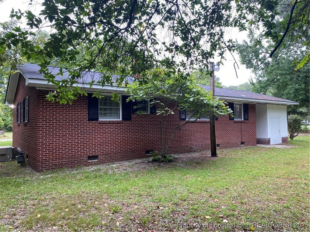 Photo of 304 Courtland Street, Maxton, NC 28364 (MLS # 752464)