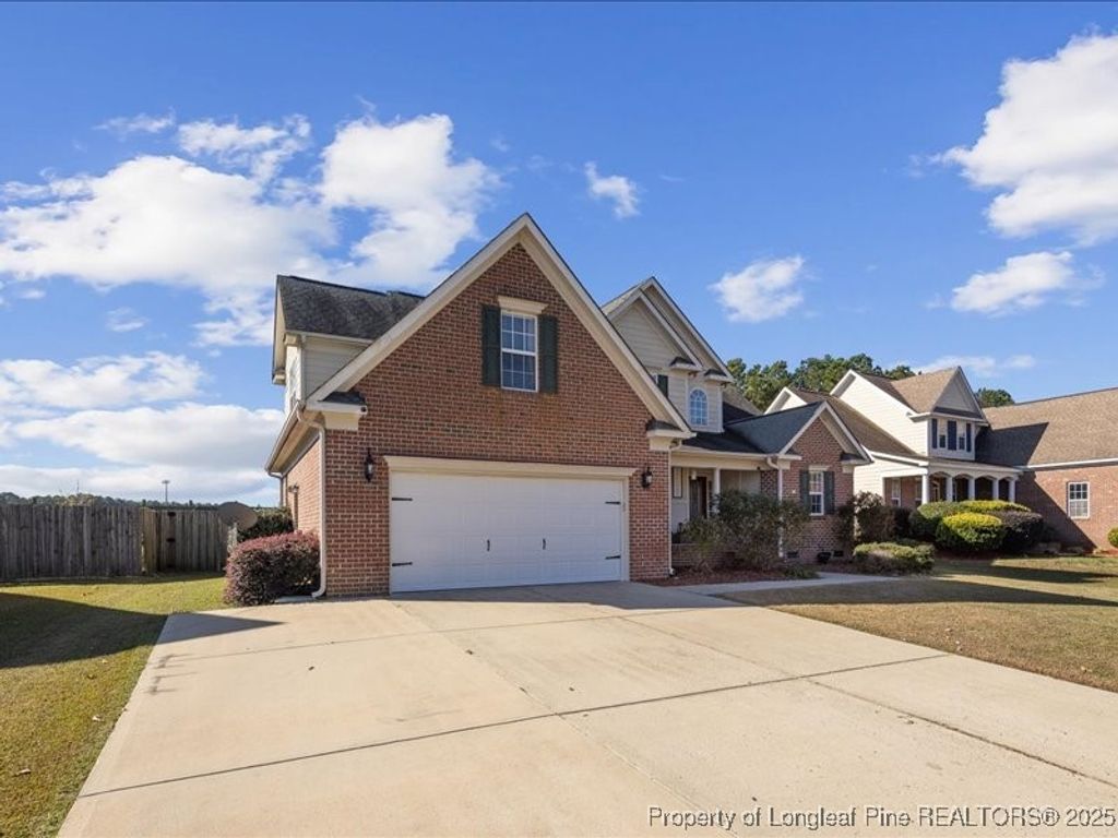 Photo of 1328 Masterpiece Drive, Hope Mills, NC 28348 (MLS # 753251)