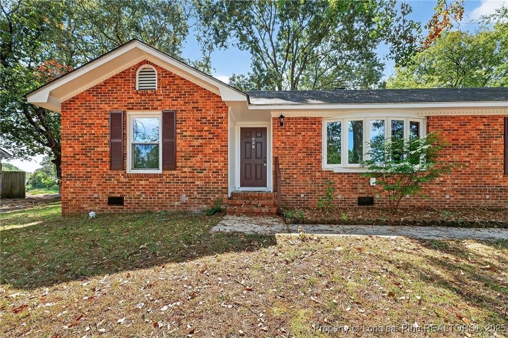 Photo of 907 Dandridge Drive, Fayetteville, NC 28303 (MLS # 754093)