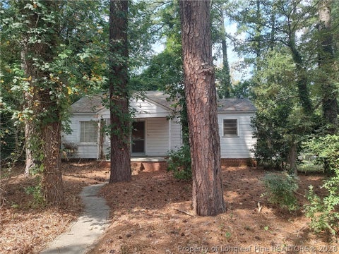 Photo of 406 Courtland Drive, Sanford, NC 27330 (MLS # 752028)
