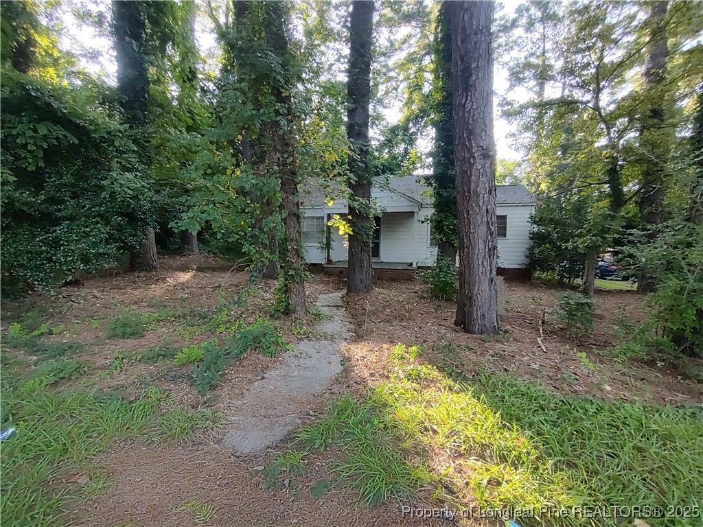 Photo of 406 Courtland Drive, Sanford, NC 27330 (MLS # 752028)