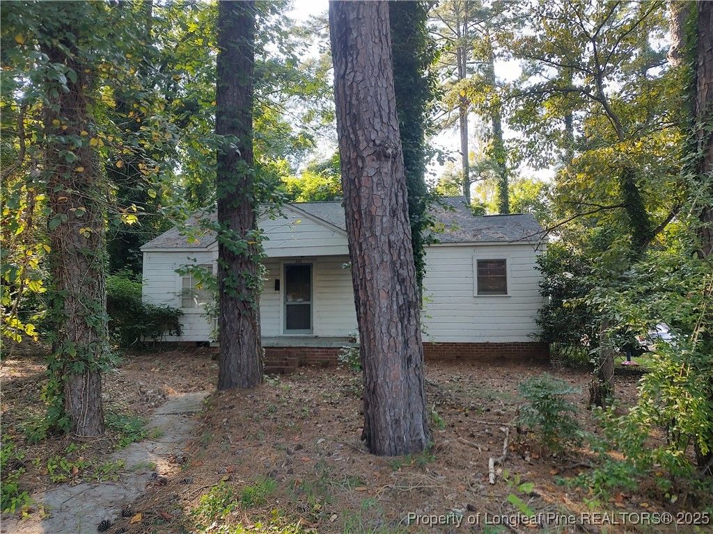 Photo of 406 Courtland Drive, Sanford, NC 27330 (MLS # 752028)