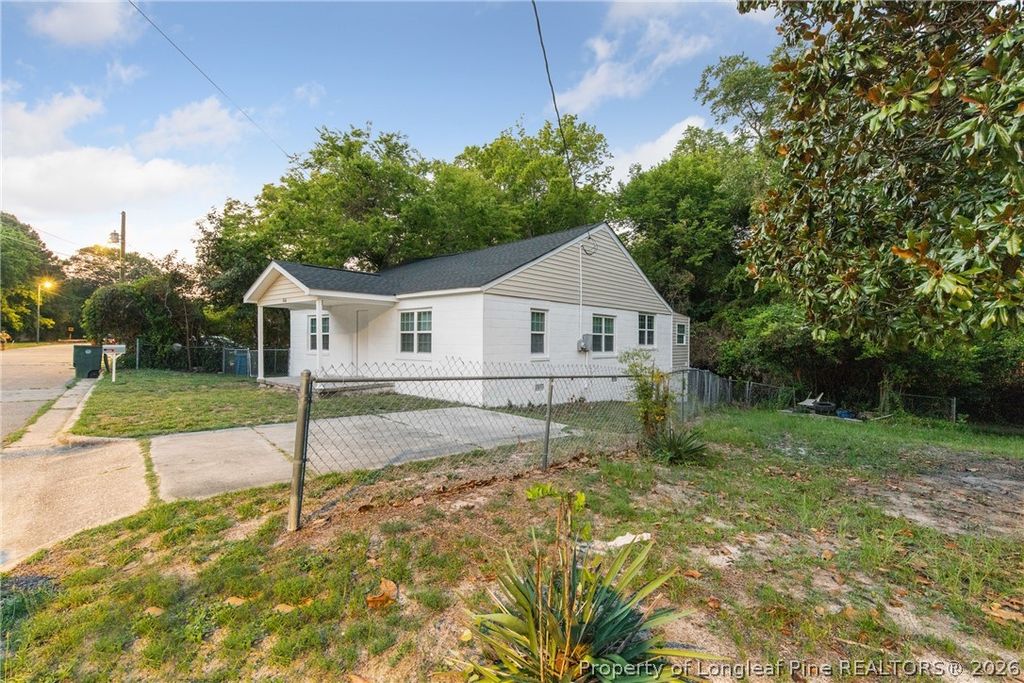 Photo of 816 Silk Lane, Fayetteville, NC 28301 (MLS # 766255)