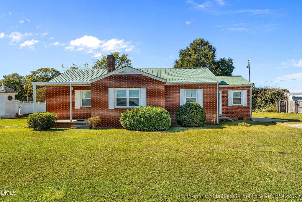 Photo of 406 E Harrington Avenue, Broadway, NC 27505 (MLS # 751995)