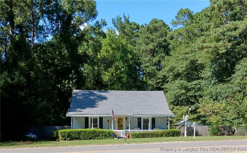 Photo of 975 E Central Avenue, Raeford, NC 28376 (MLS # 749386)