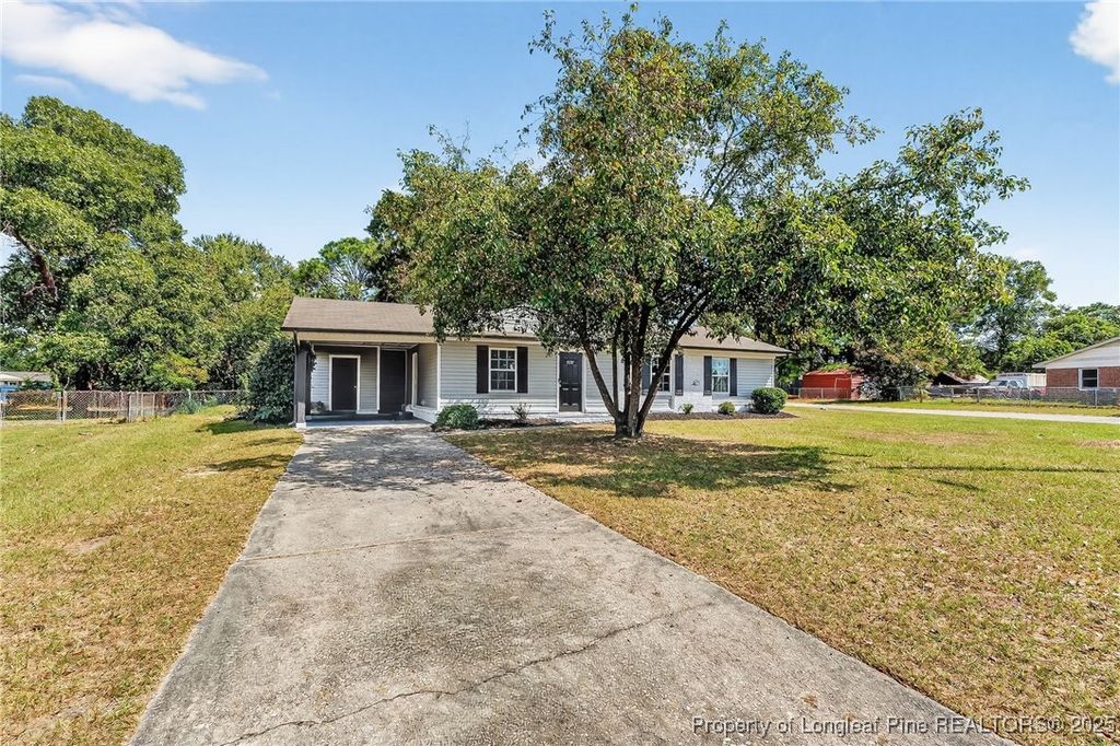 Photo of 5937 Spinner Road, Hope Mills, NC 28348 (MLS # 750701)