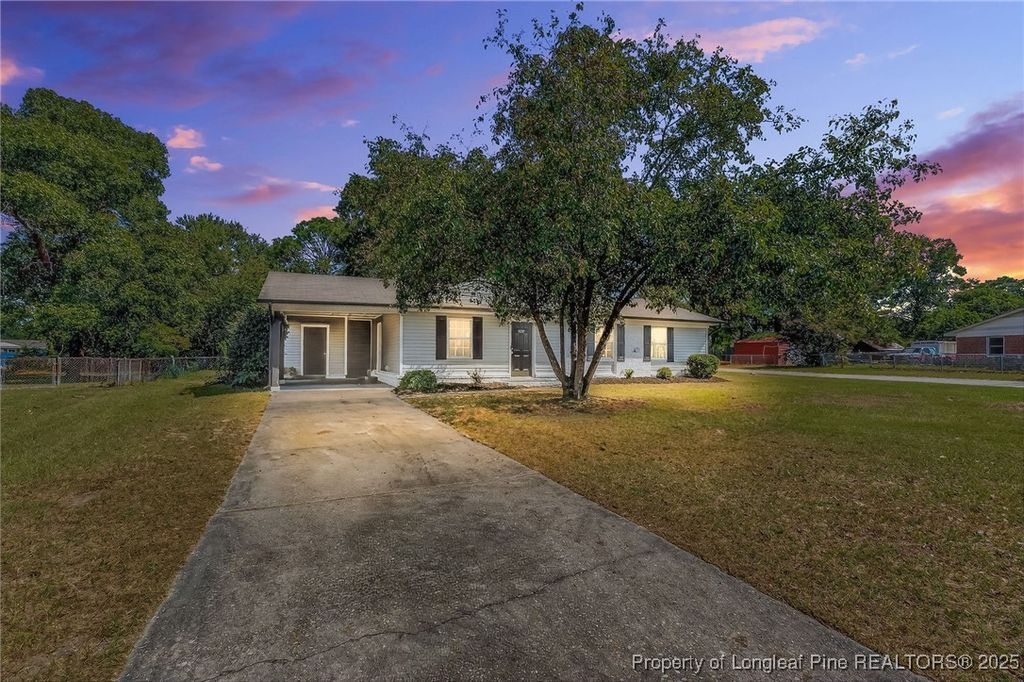 Photo of 5937 Spinner Road, Hope Mills, NC 28348 (MLS # 750701)