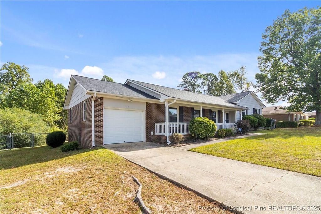 Photo of 514 Roundtree Drive, Fayetteville, NC 28303 (MLS # 751719)