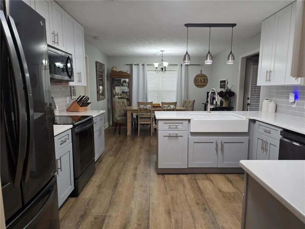 Phenix City, Alabama 36867, United States, 5 Bedrooms Bedrooms, ,3 BathroomsBathrooms,Residential,Active,126789