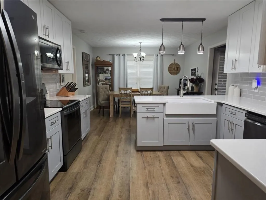 Phenix City, Alabama 36867, United States, 5 Bedrooms Bedrooms, ,3 BathroomsBathrooms,Residential,Active,126789