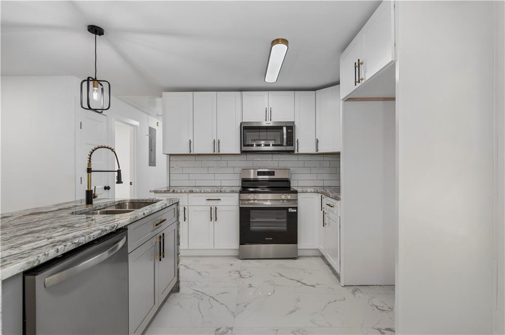 9181 Lee Road 72