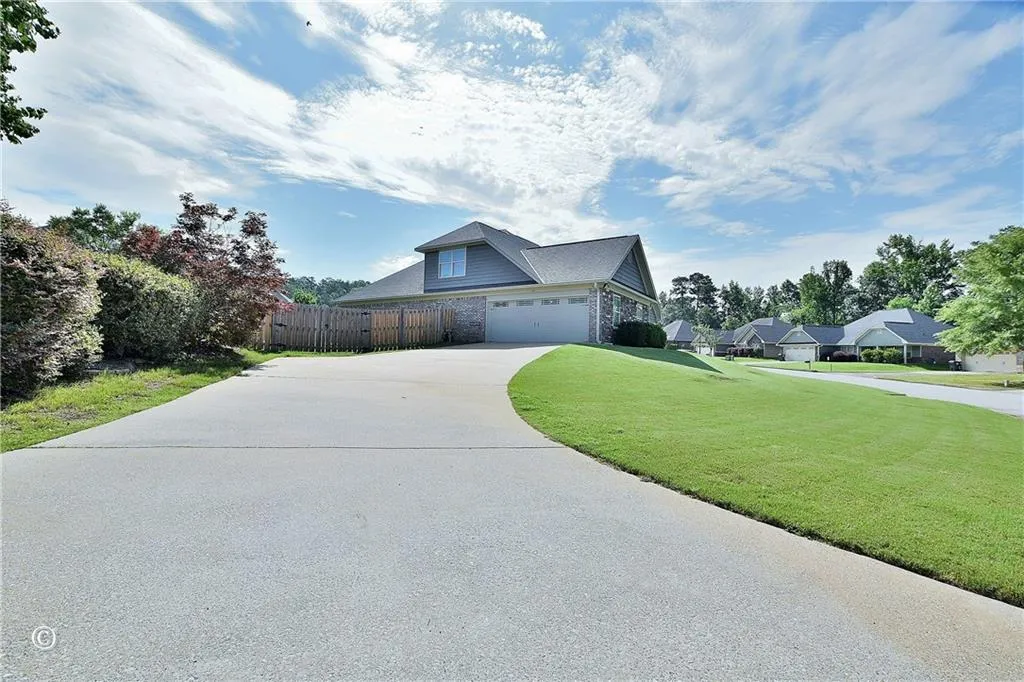 Phenix City, Alabama 36867, United States, 5 Bedrooms Bedrooms, ,3 BathroomsBathrooms,Residential,Active,161613