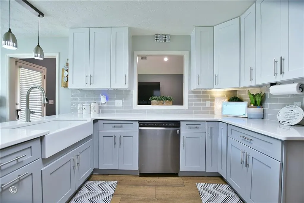 Phenix City, Alabama 36867, United States, 5 Bedrooms Bedrooms, ,3 BathroomsBathrooms,Residential,Active,161613