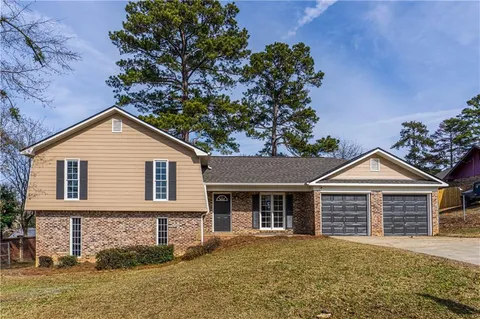2412 Greenbriar Drive, Phenix City, AL 36867 - MLS#: E100010