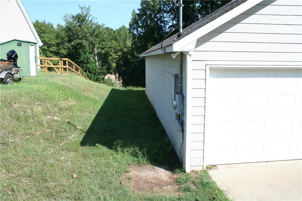 98 Lee Road 2107 Road